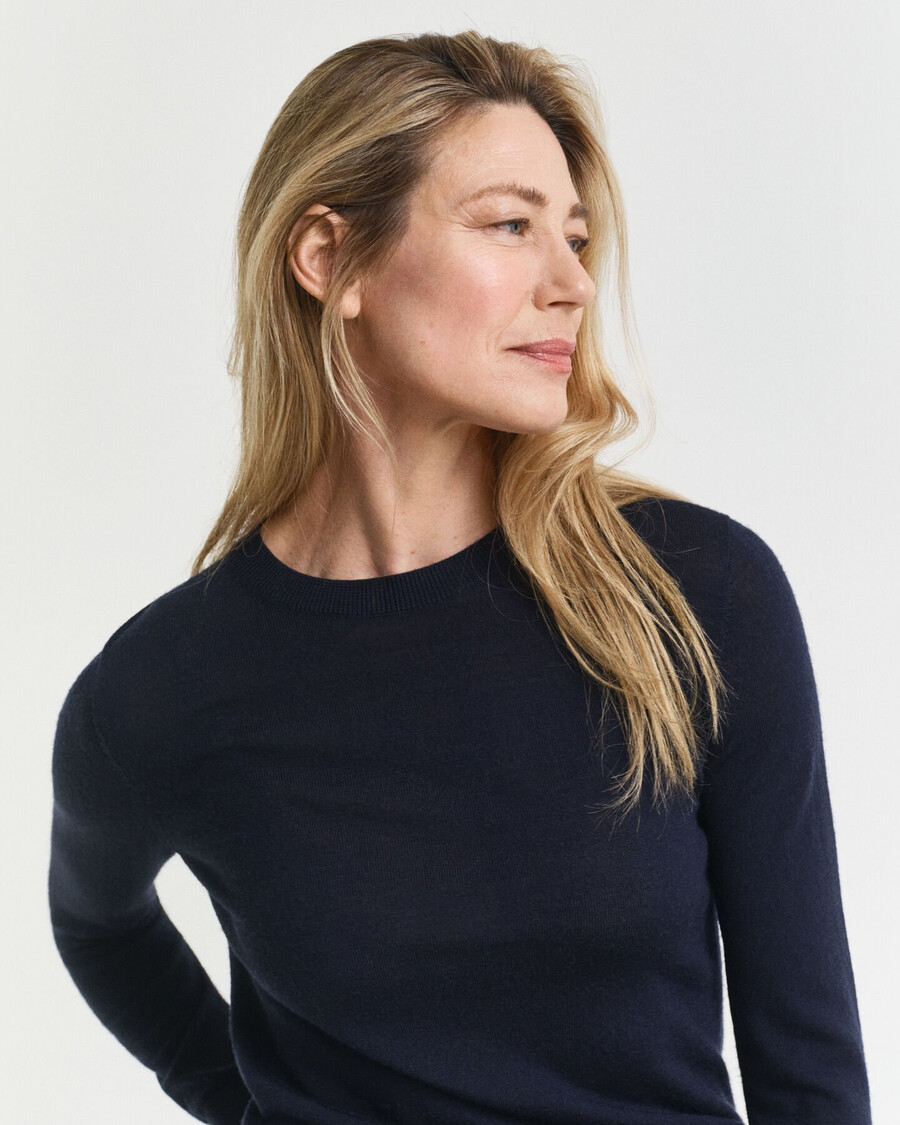 extrafeiner merinowollpullover mit rundhalsausschnitt – abendblau