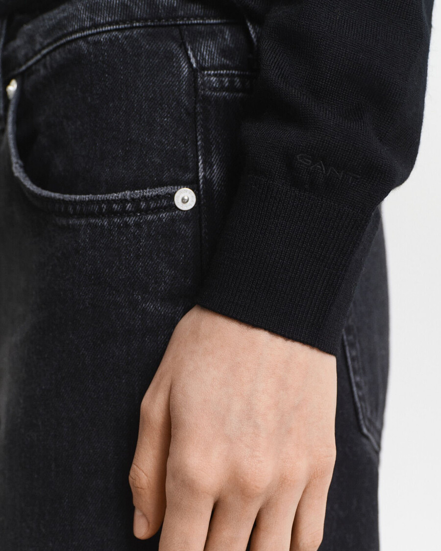extrafeiner merinowollpullover mit rundhalsausschnitt – schwarz