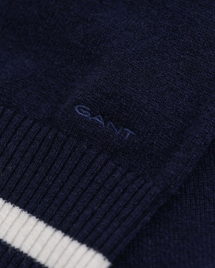 superfeiner lammwollpullover mit kontrastausschnitt und v-ausschnitt – abendblau