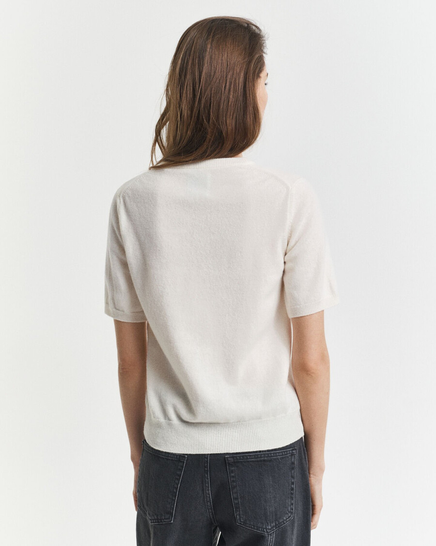 feiner lammwollpullover mit kurzen Ärmeln und rundhalsausschnitt – creme