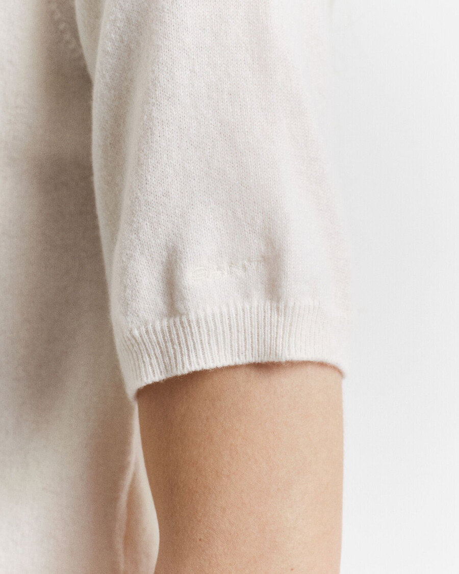 feiner lammwollpullover mit kurzen Ärmeln und rundhalsausschnitt – creme