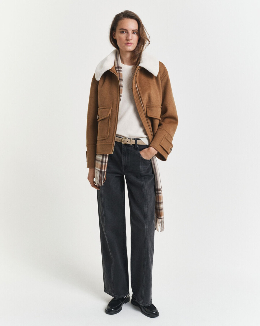 feiner lammwollpullover mit kurzen Ärmeln und rundhalsausschnitt – creme