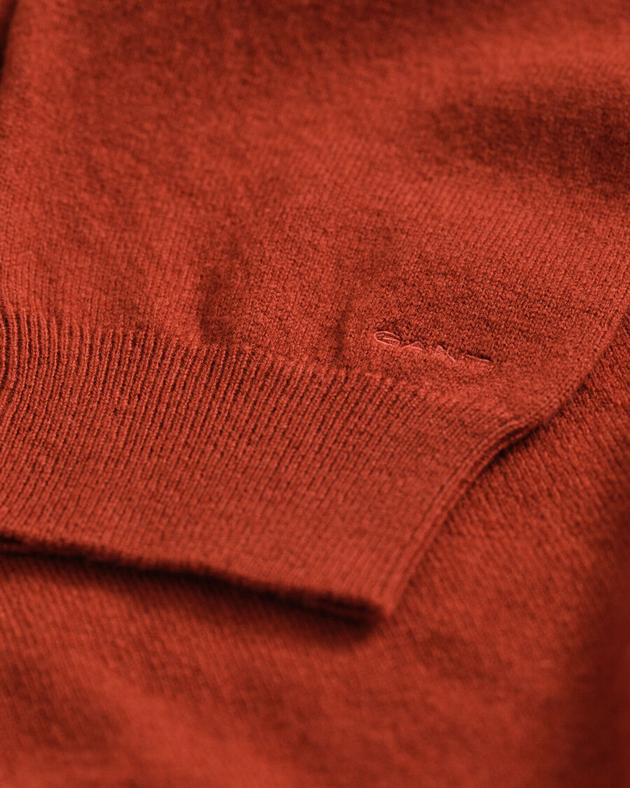 superfeiner lammwollpullover mit rundhalsausschnitt – moderner rost