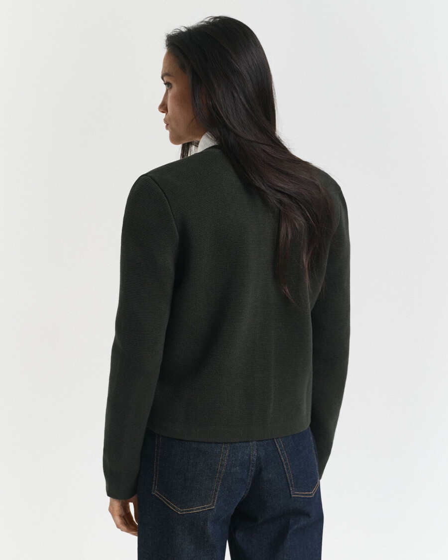 kontrastfarbene strickjacke – dunkelmoosgrün