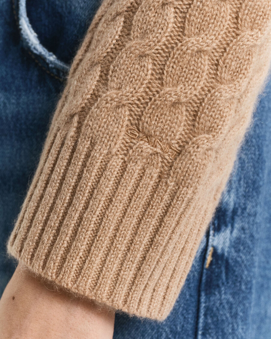kaschmirpullover mit zopfmuster und rundhalsausschnitt – warmes khaki