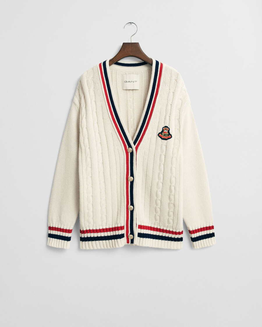 colleges-strickjacke mit zopfmuster und v-ausschnitt – creme