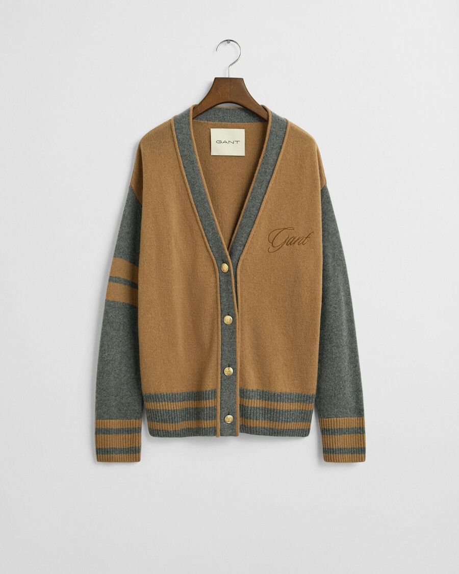 college-strickjacke mit v-ausschnitt – whiskeybraun