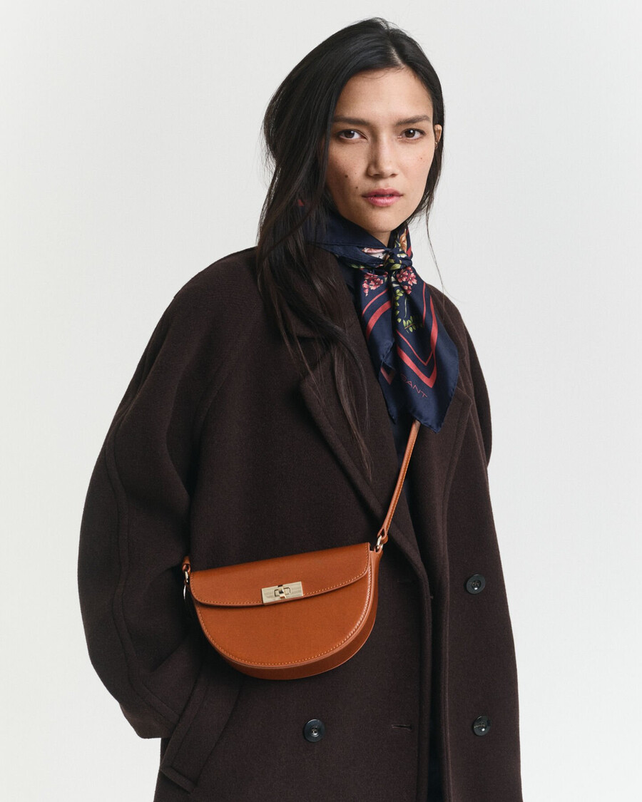 schultertasche aus leder – cognac