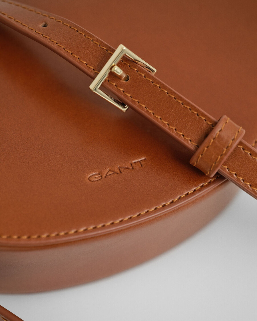 schultertasche aus leder – cognac